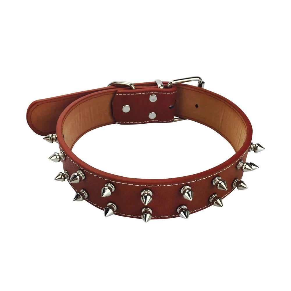 Collar de cuero con pinchos para perros.