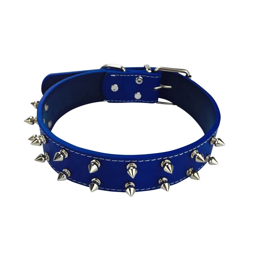 Collar de cuero con pinchos para perros.
